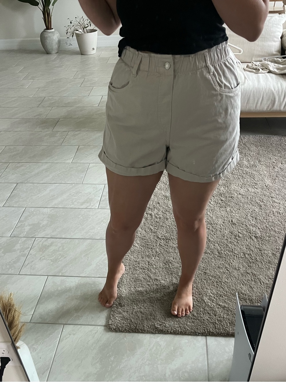 H&M Women's Light Gray Casual Elastic-Waist Shorts